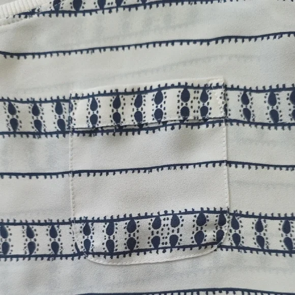 LOFT Women's Navy and White Patterned Tank Top - Picture 4 of 7